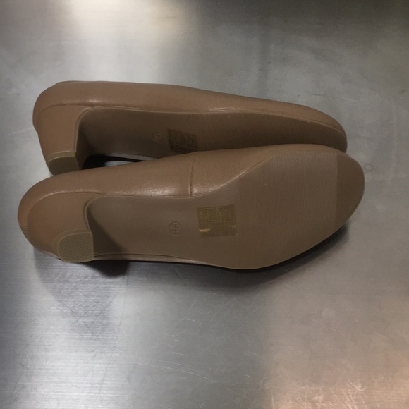 New WB Woman’s Journee Collection Heels - Picture 6 of 6